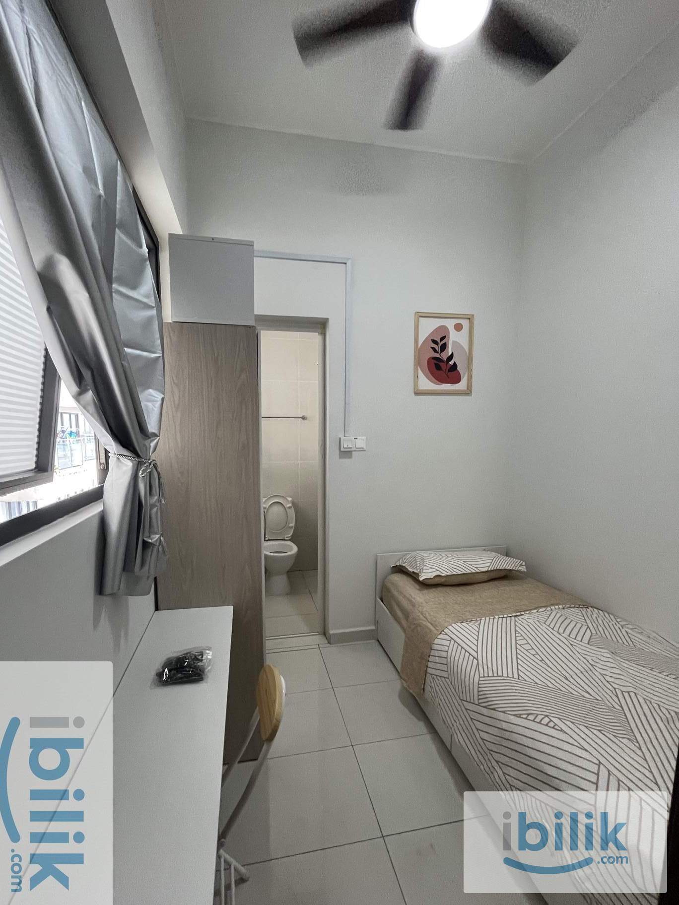 Danga Bay Single Room with attached bathroom  - Image 2