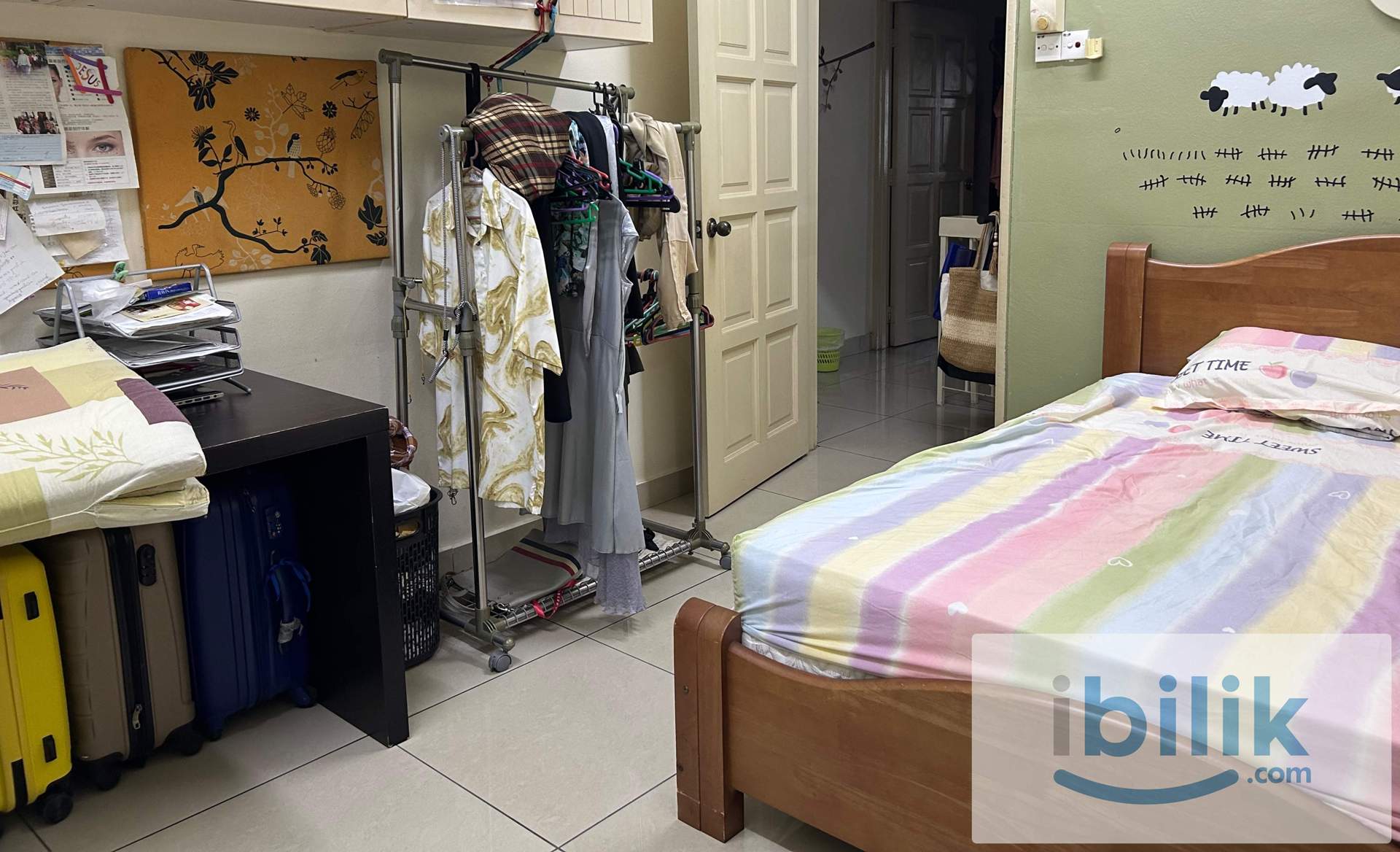 Middle (Queen)Bed Room at Taman  Mastiara Jalan Ipoh walking  distance to mrt/ktm Station h - Image 3