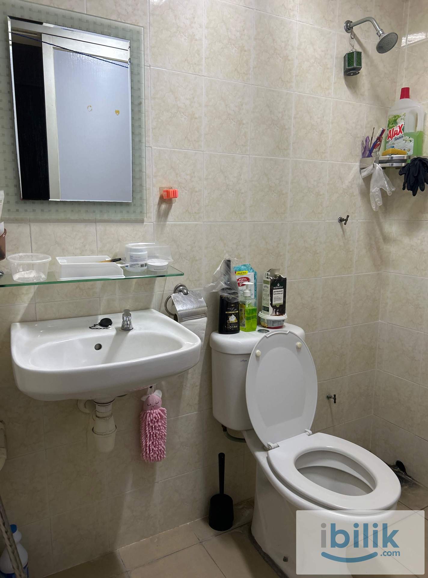 Middle (Queen)Bed Room at Taman  Mastiara Jalan Ipoh walking  distance to mrt/ktm Station h - Image 4