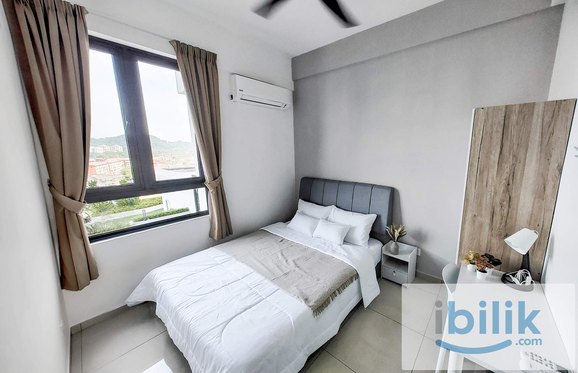 Cozy Middle Room For Rent (Carpark Available)  - Image 1
