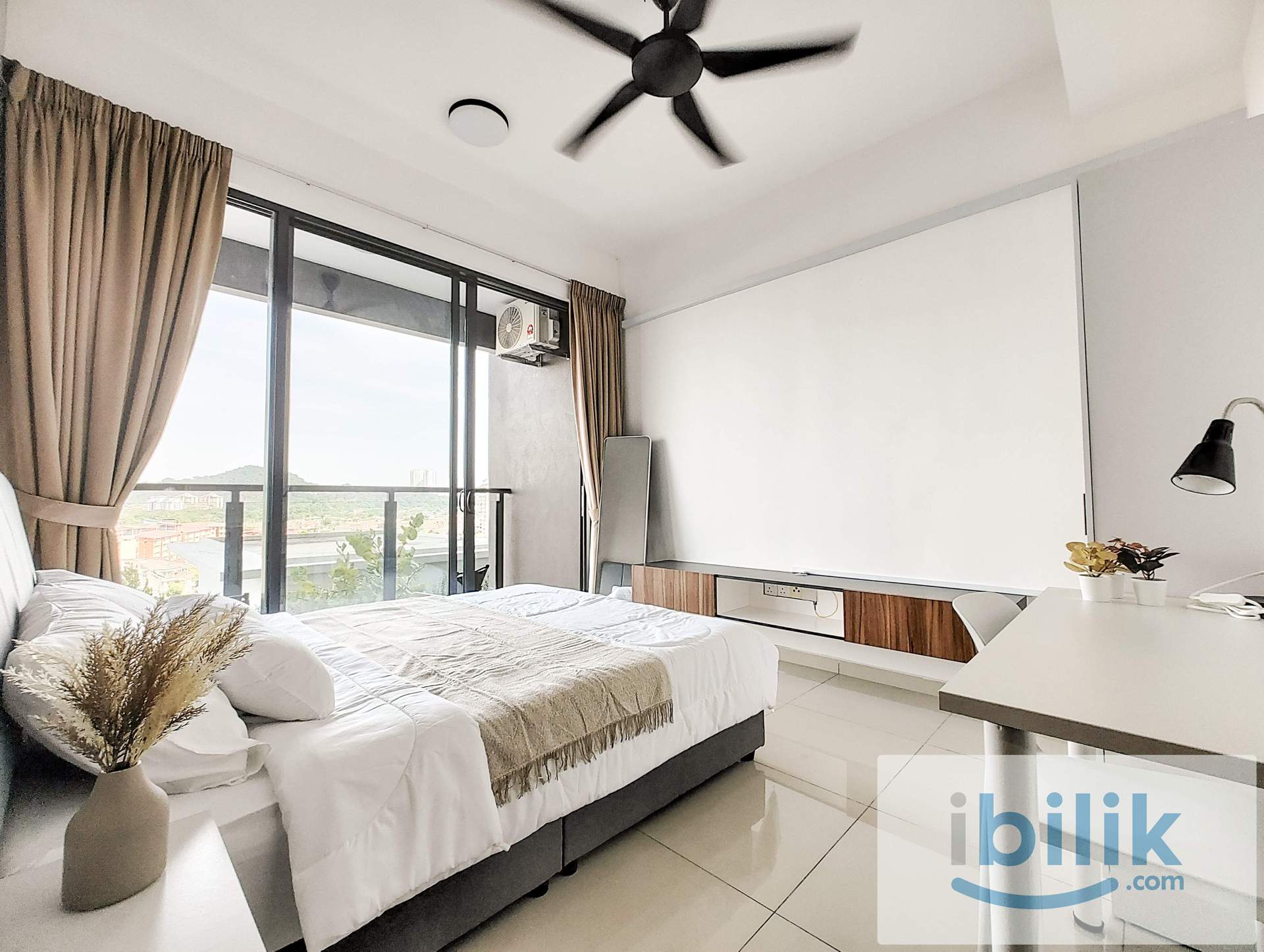 Deluxe Middle Room With Balcony  - Image 1