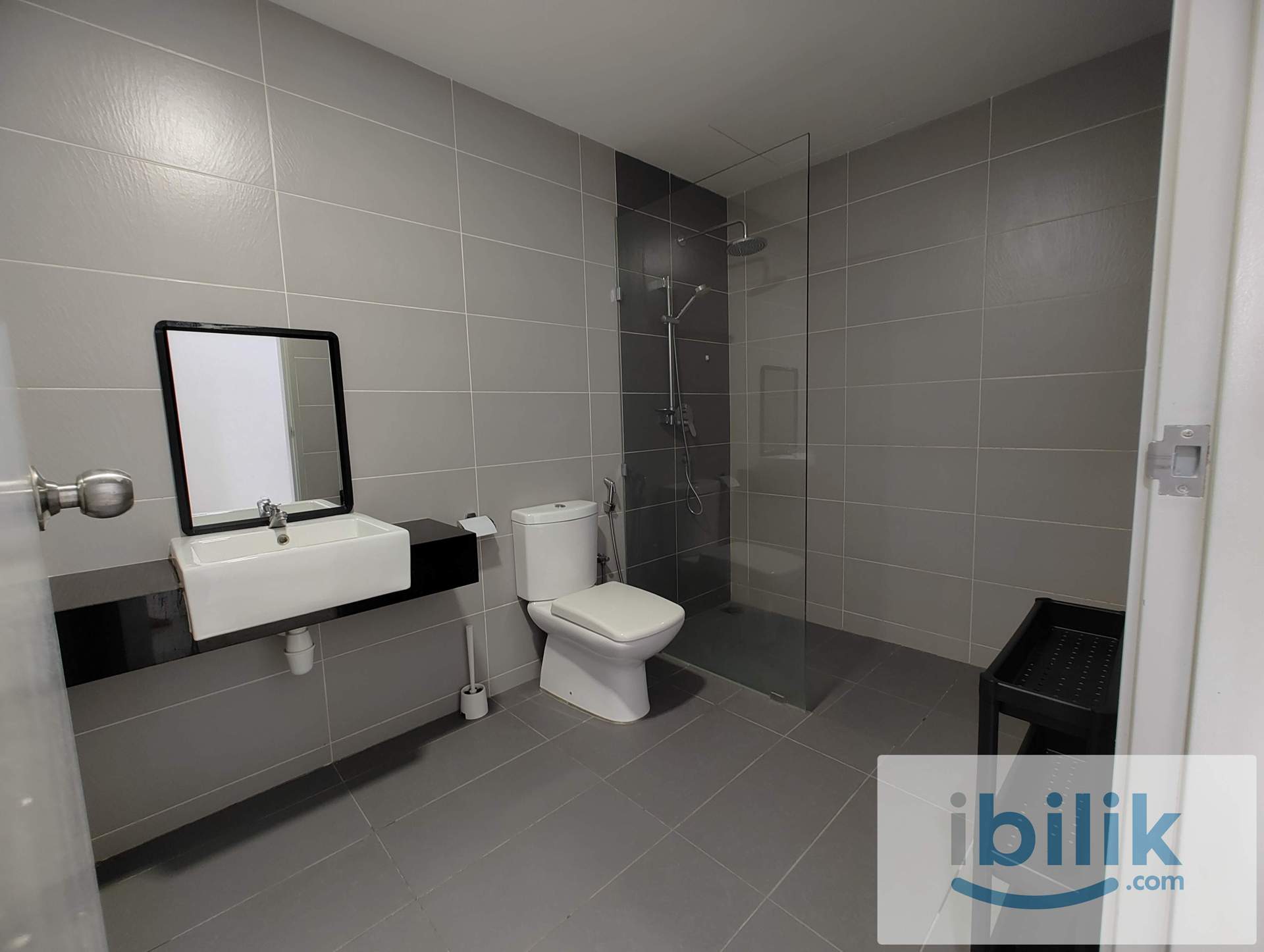 SPACIOUS MASTER ROOM FOR RENT - Image 7