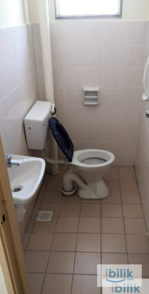 Single Room at Batu Berendam, Melaka - Image 5