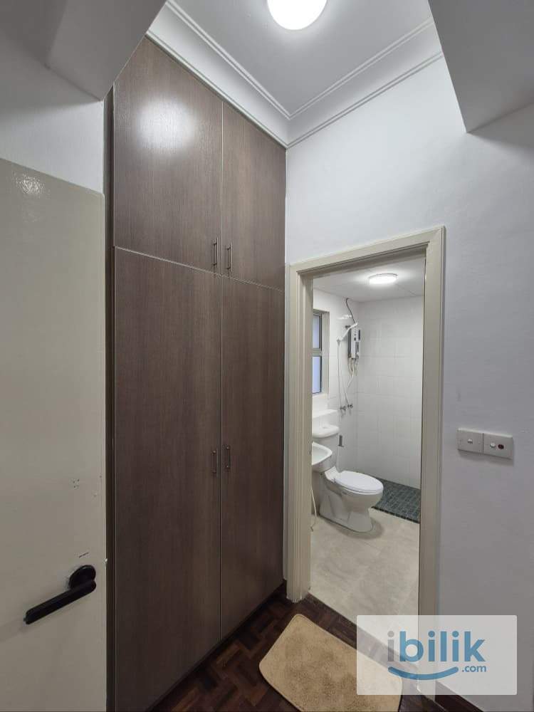 Female Master Room - Image 4