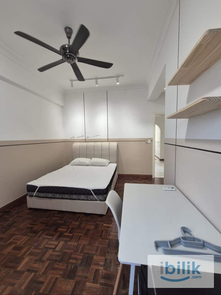 Female Master Room - Image 5