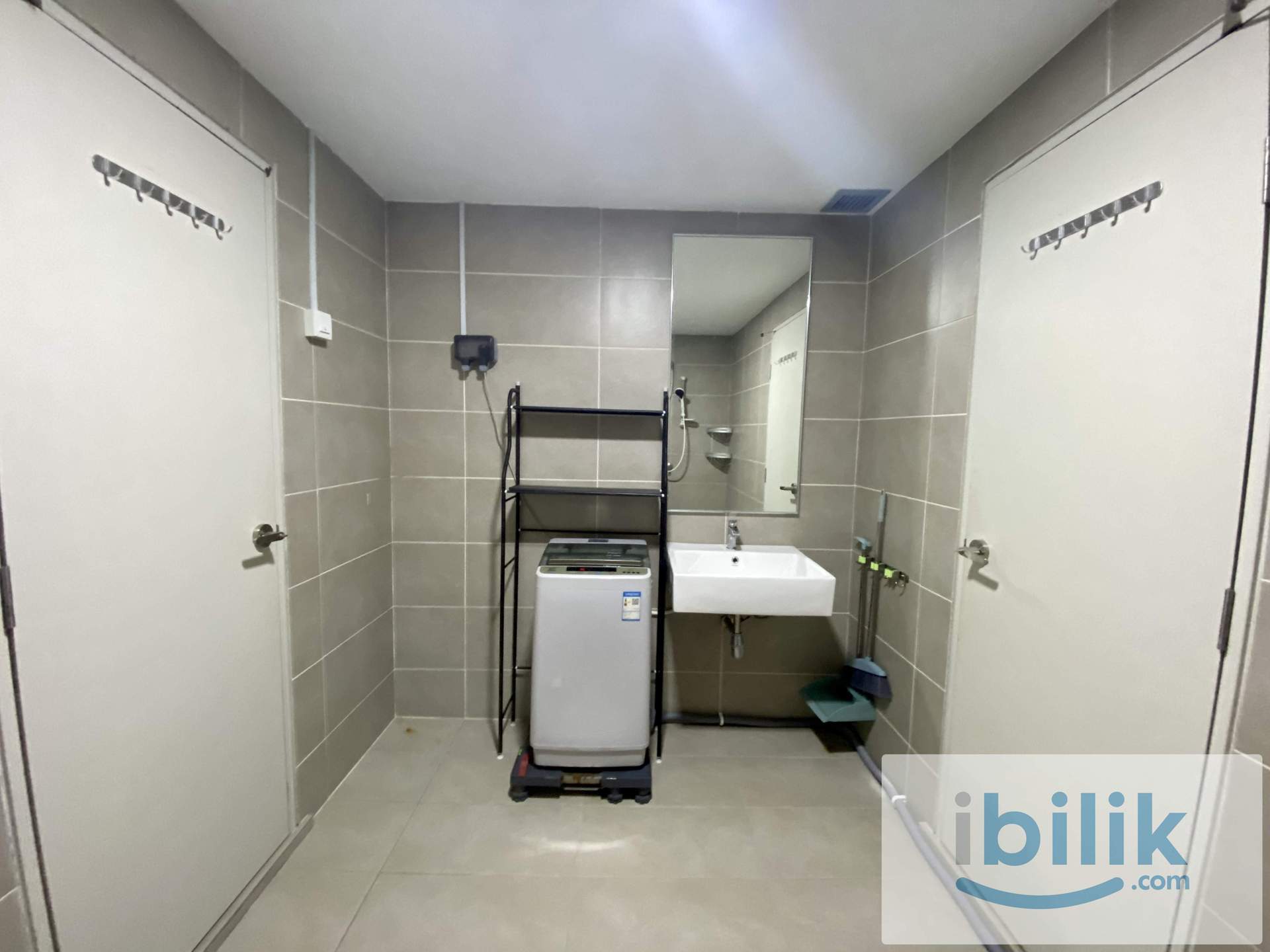 D'sara Sentral/SOVO - Middle room for rent - Linked to MRT Kampung Selamat - Image 4