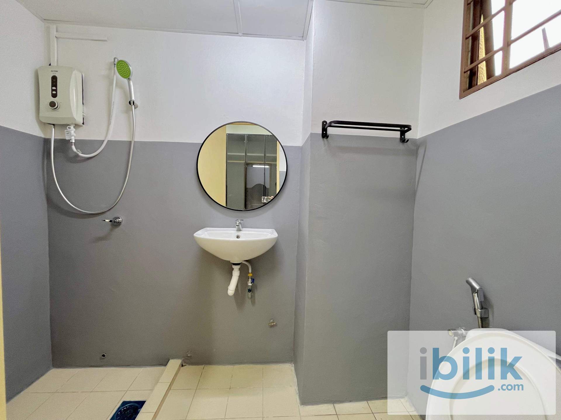 Palm Spring – 🚉 Just Minutes to MRT Surian | Master Room Available - Image 4