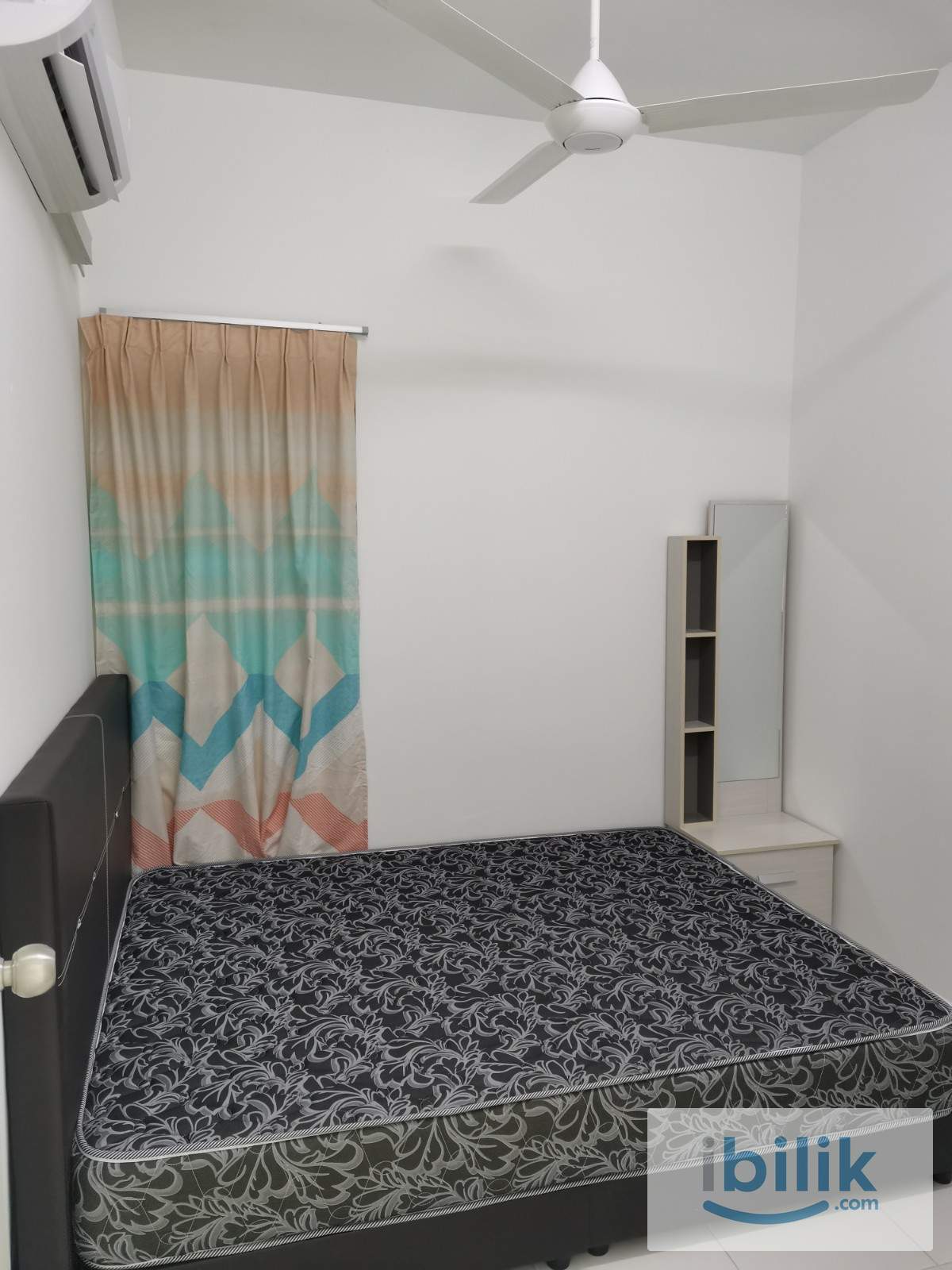 i-Santorini Aircond Furnished Middle Room share toilet included utilities female only - Image 1