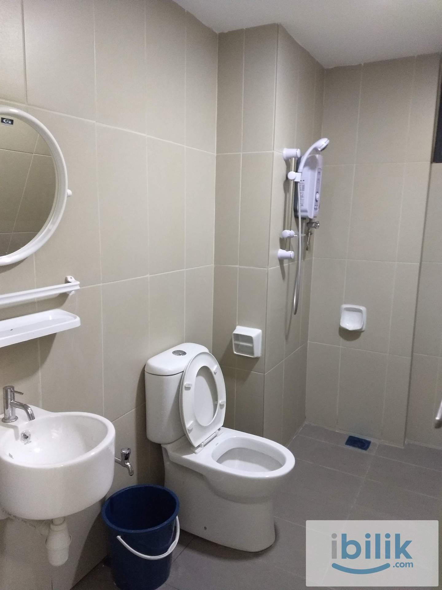 Promenade Aircond furnished Middle Room include utilities shared bathroom - Image 3