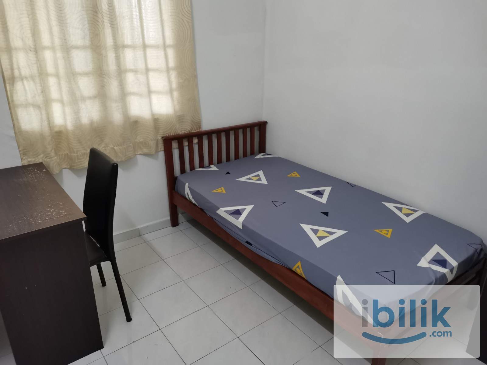 Npark Furnished Middle room share bathroom included utilities - Image 1