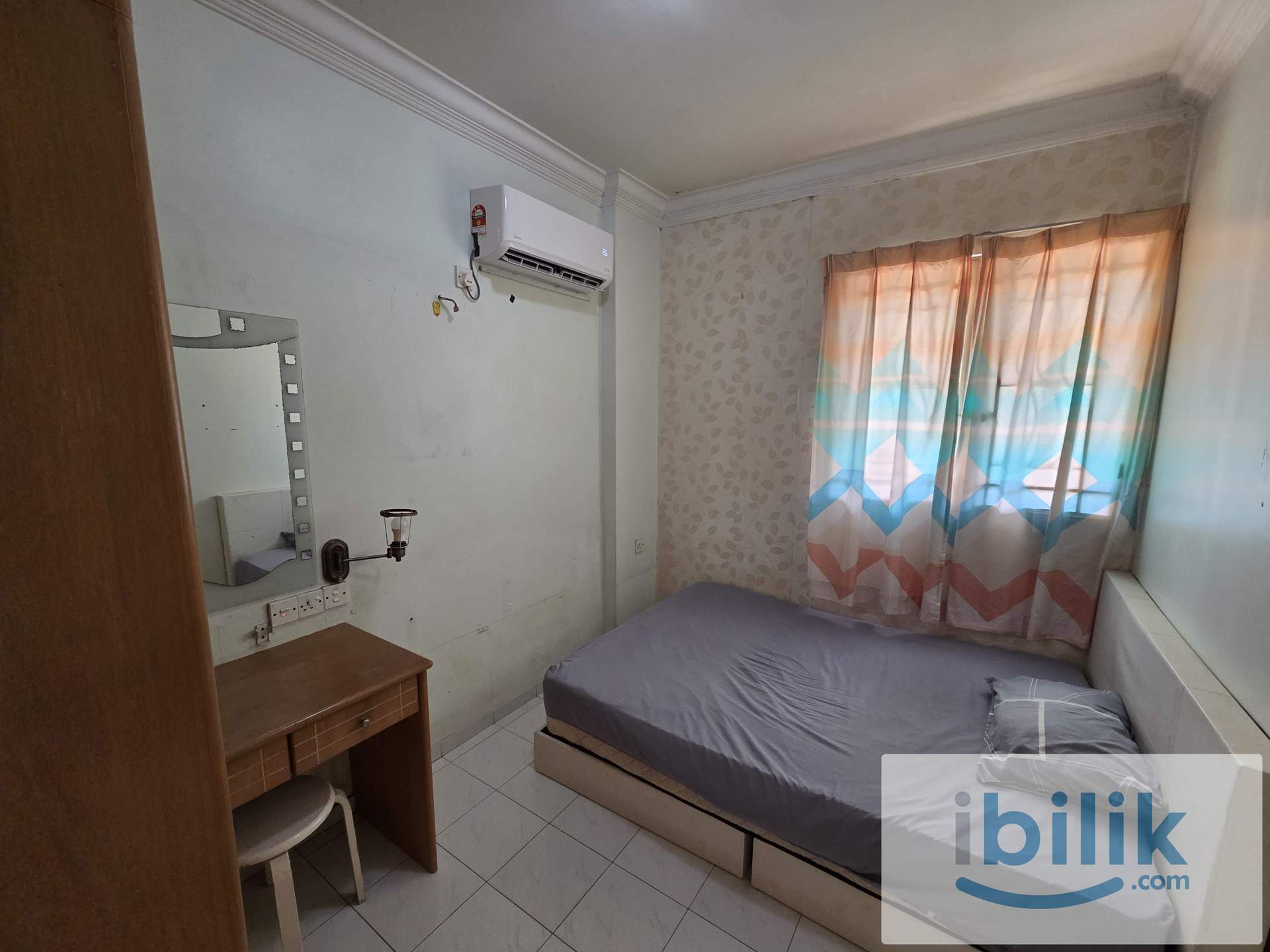 Villa Emas Aircond Middle Room included utilities - Image 1