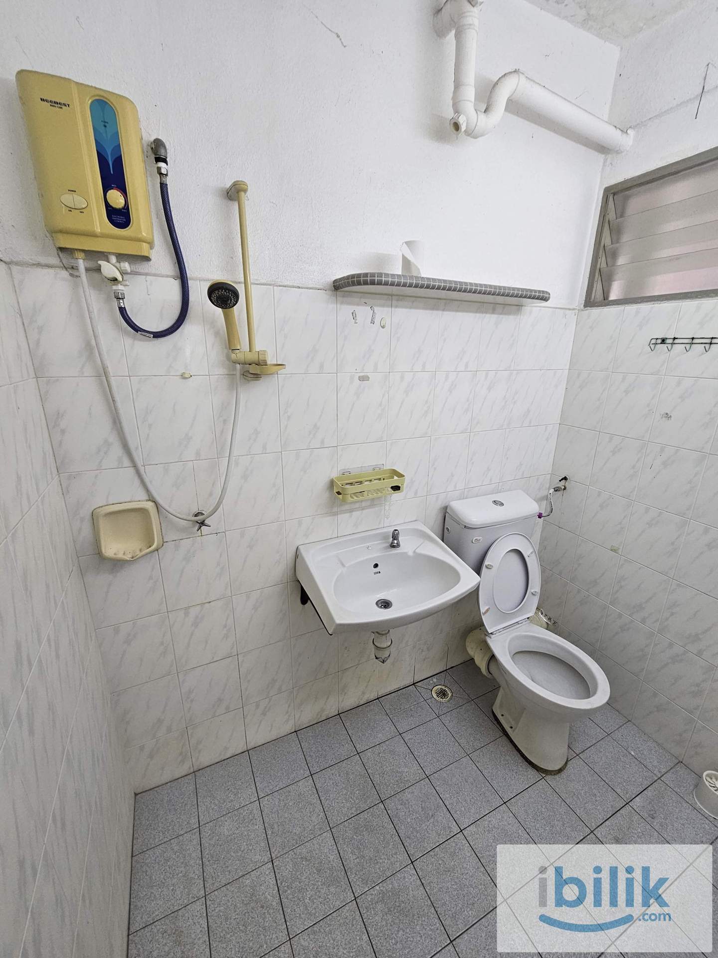Taman Pekaka 31B Aircond Master room included utilities - Image 4