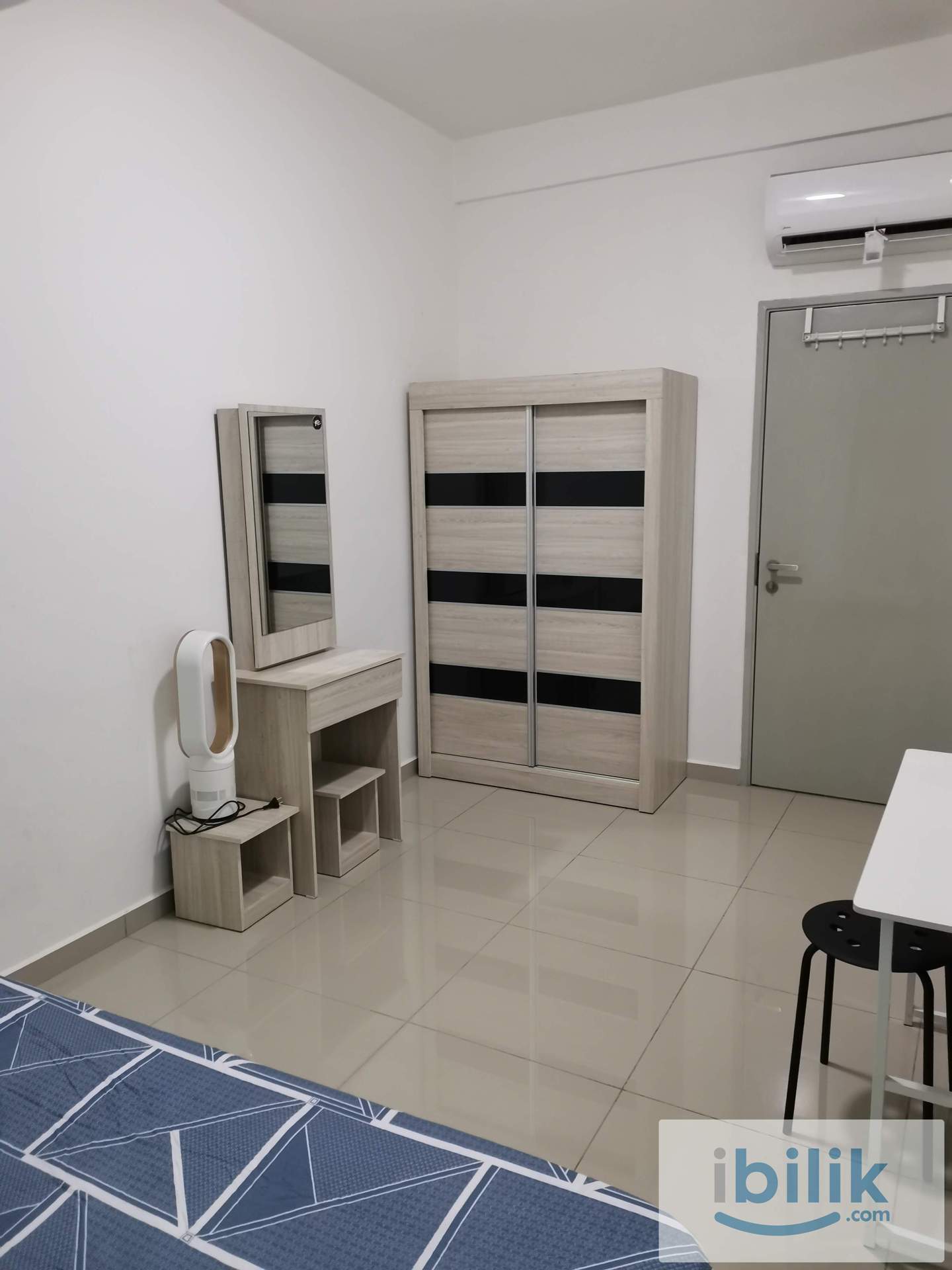 Promenade Aircond furnished Middle Room include utilities shared bathroom - Image 3