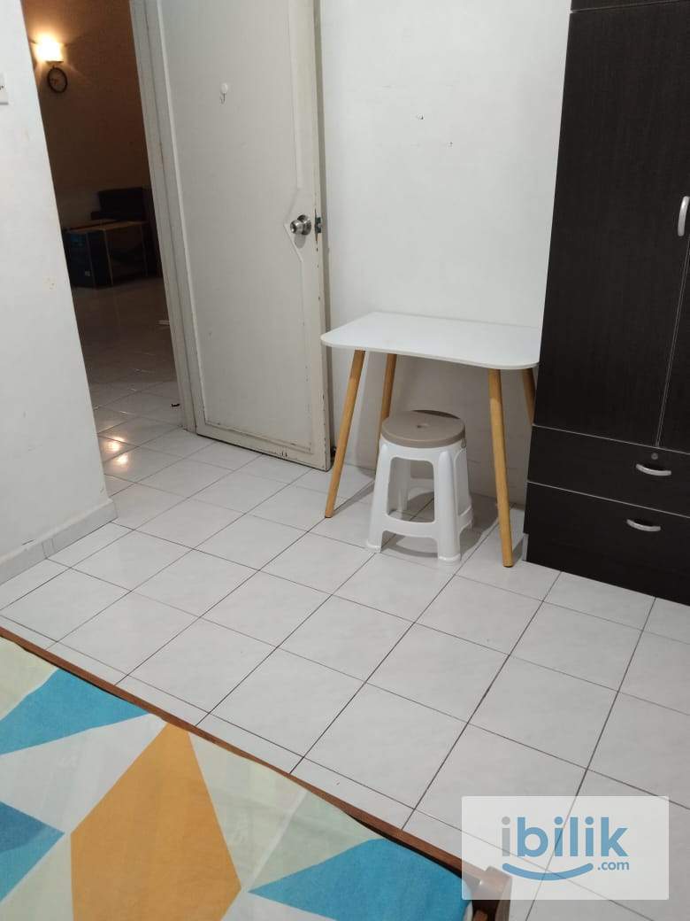 Npark Furnished Middle room Share bathroom included utilities - Image 1