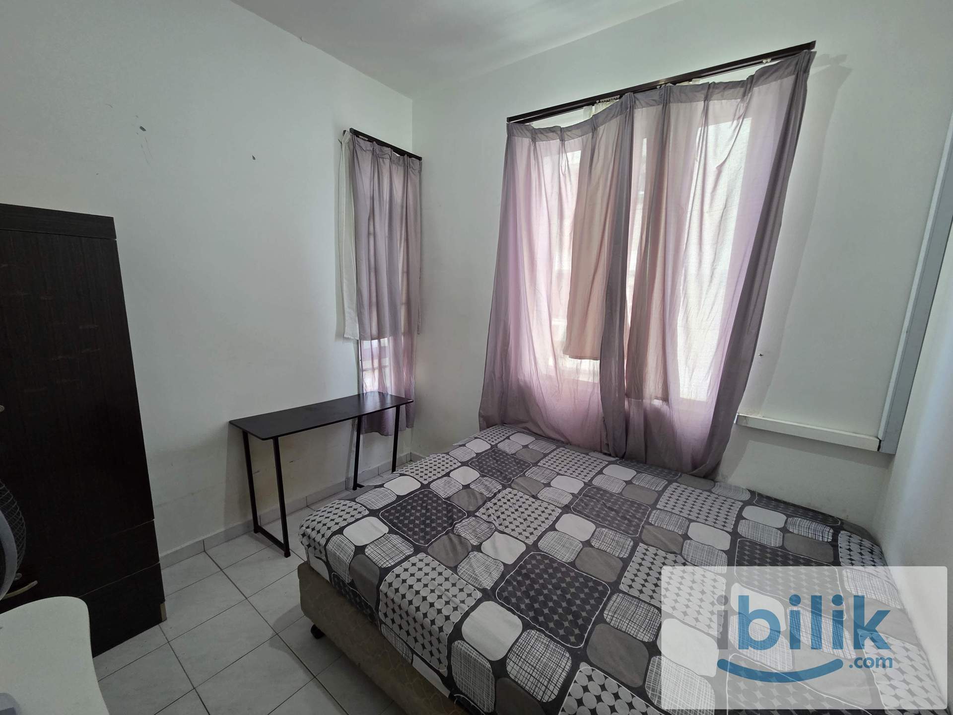 Npark Furnished Middle room Share bathroom included utilities - Image 1