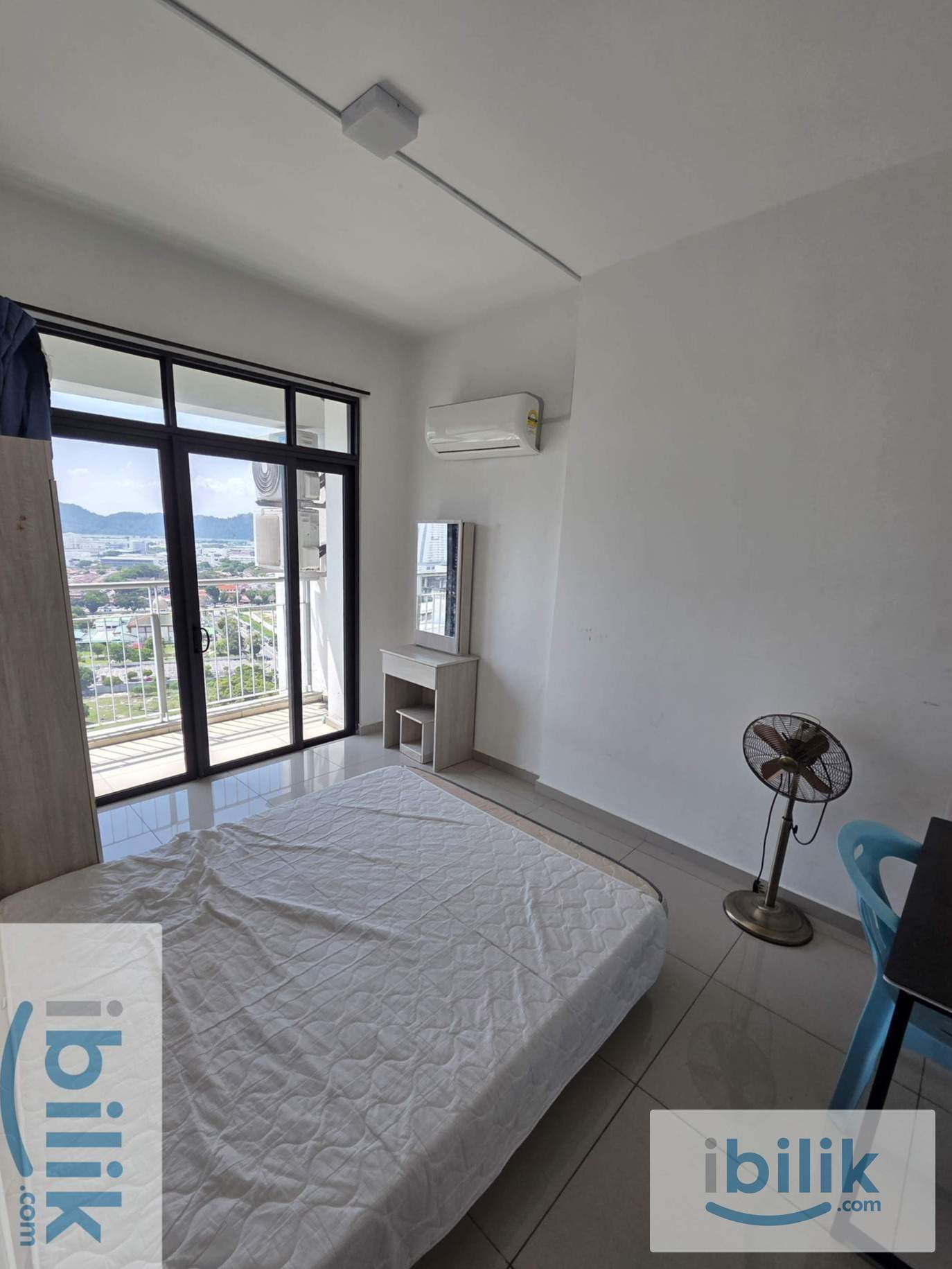 Promenade Aircond furnished Balcony Middle Room include utilities shared bathroom - Image 2