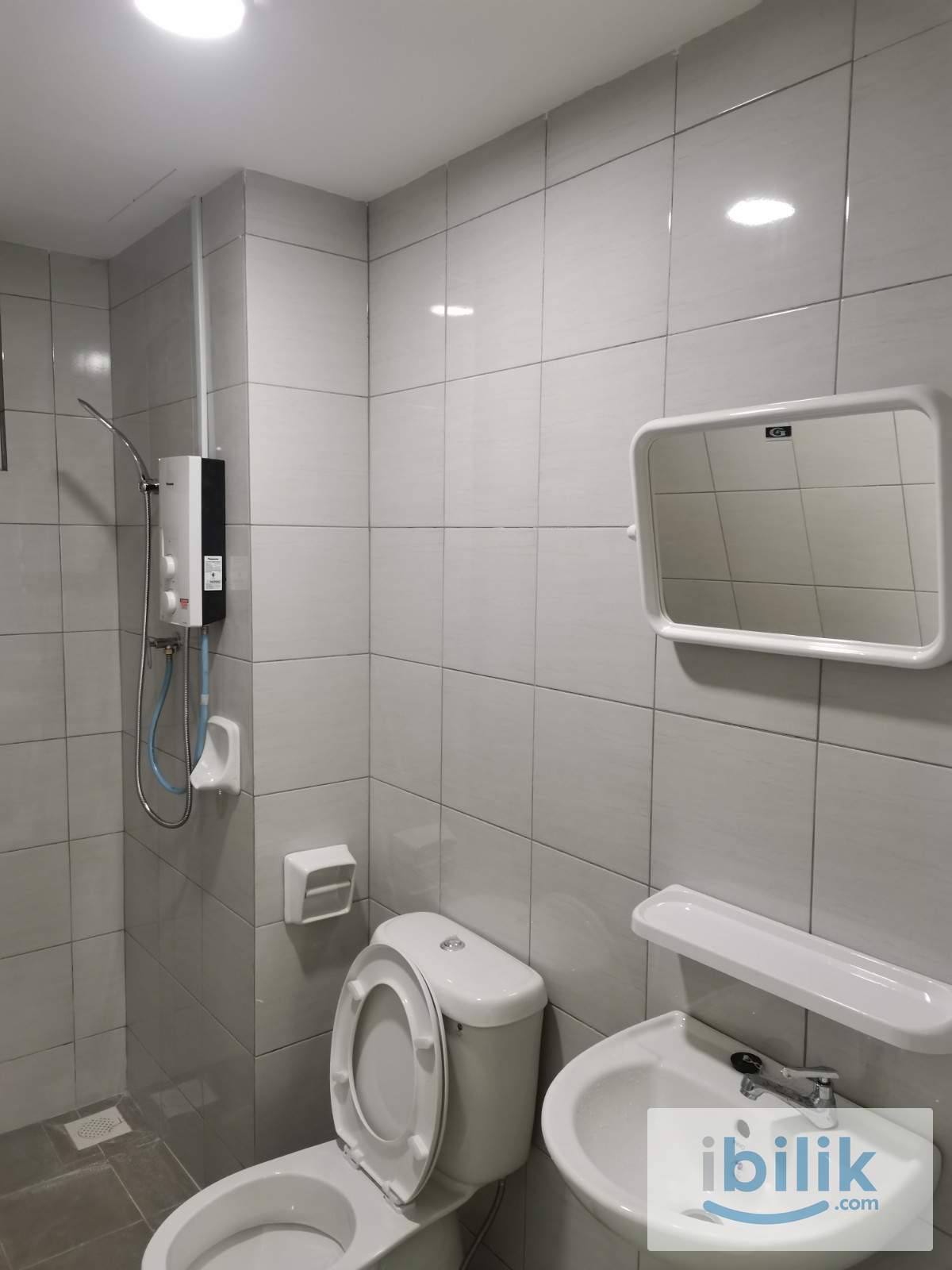 Batu Ferringghi Iconic Vue furnished Middle Room included utilities shared bathroom - Image 5