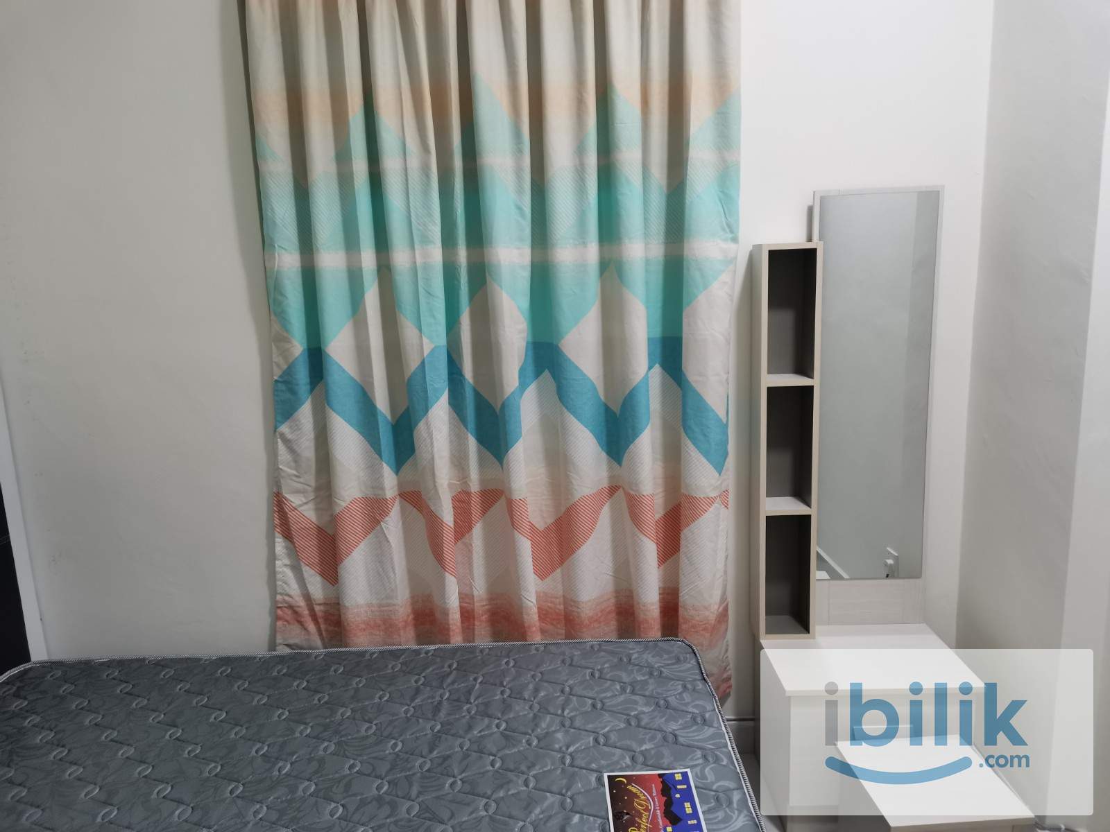 Batu Ferringghi Iconic Vue furnished Middle Room included utilities shared bathroom - Image 3