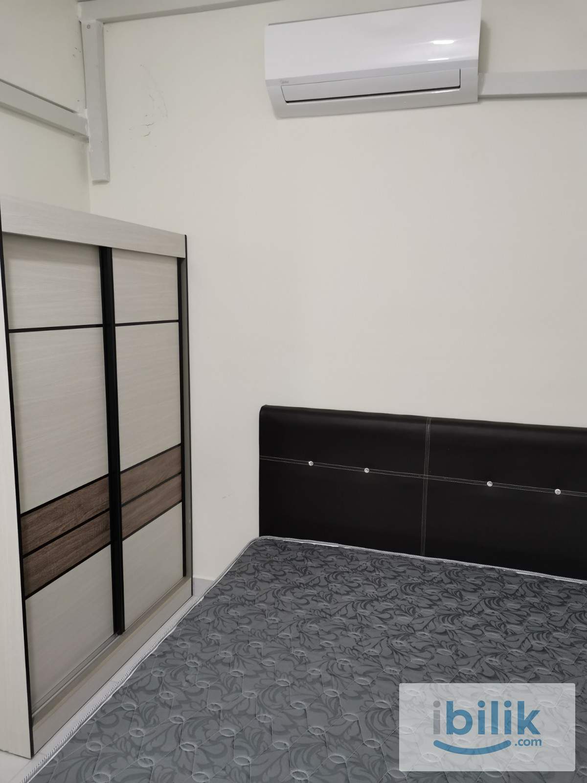 Batu Ferringghi Iconic Vue furnished Middle Room included utilities shared bathroom - Image 2
