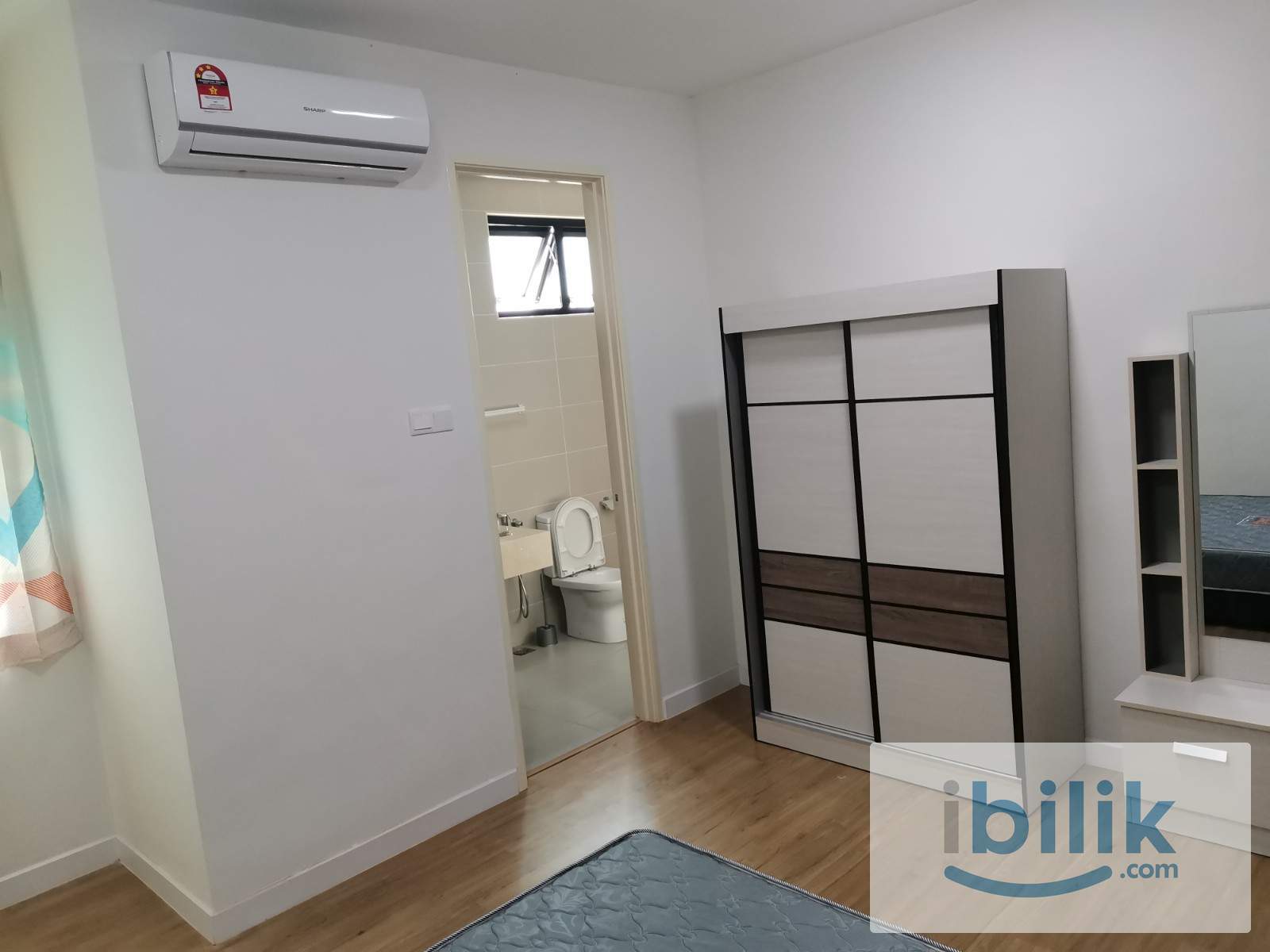 Batu Ferringghi Iconic Vue furnished Middle Room included utilities shared bathroom - Image 3