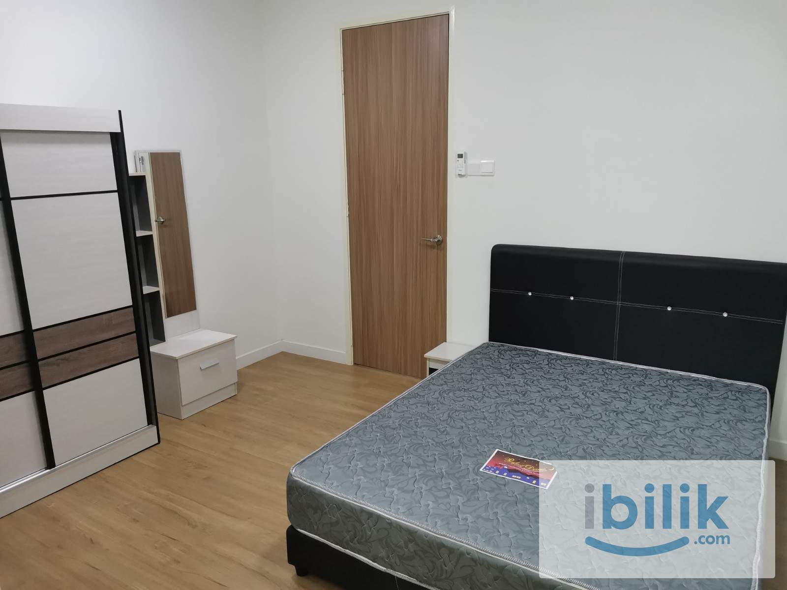 Batu Ferringghi Iconic Vue furnished Middle Room included utilities shared bathroom - Image 1