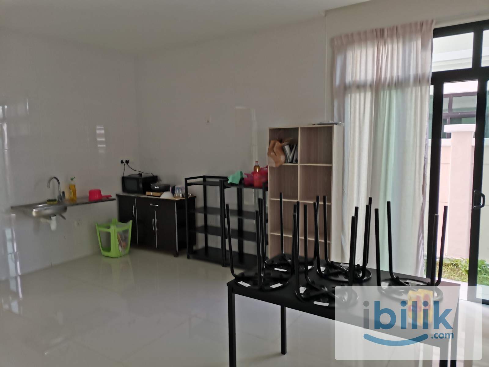 Batu Ferringghi Iconic Vue furnished Middle Room included utilities shared bathroom - Image 6