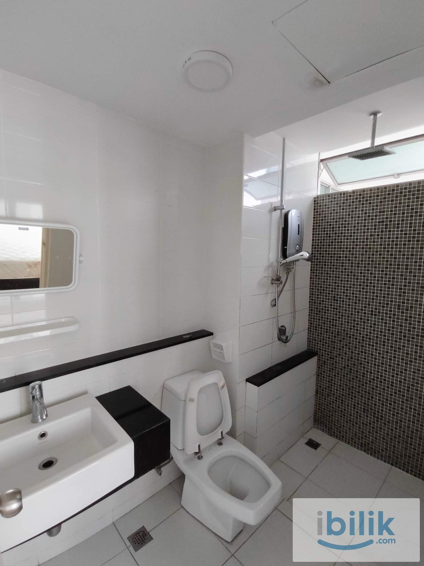 All Season Park furnished Aircond Master room included utilities - Image 5