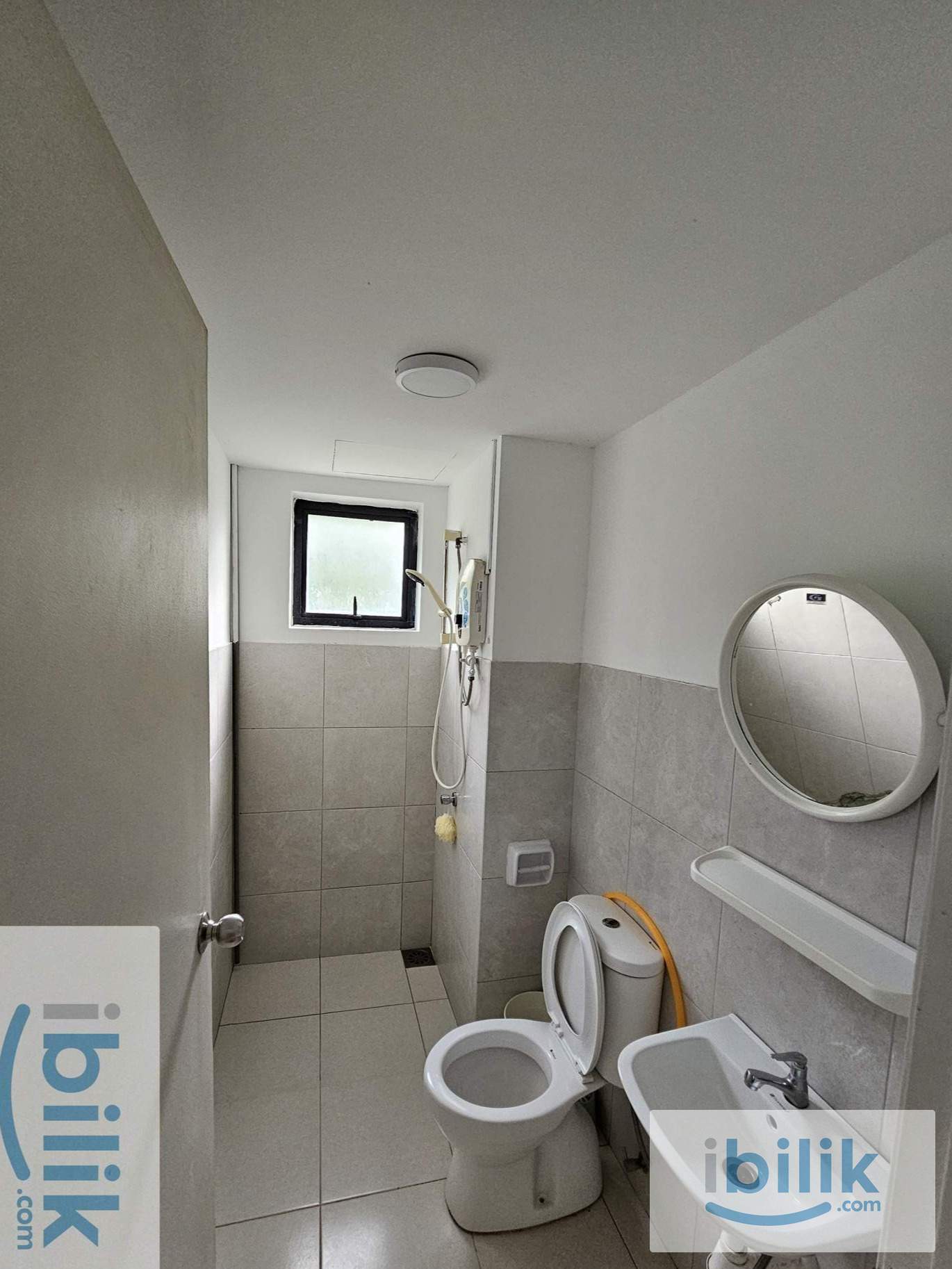 Tri Pinnacle aircond Middle room included utilities shared bathroom - Image 5