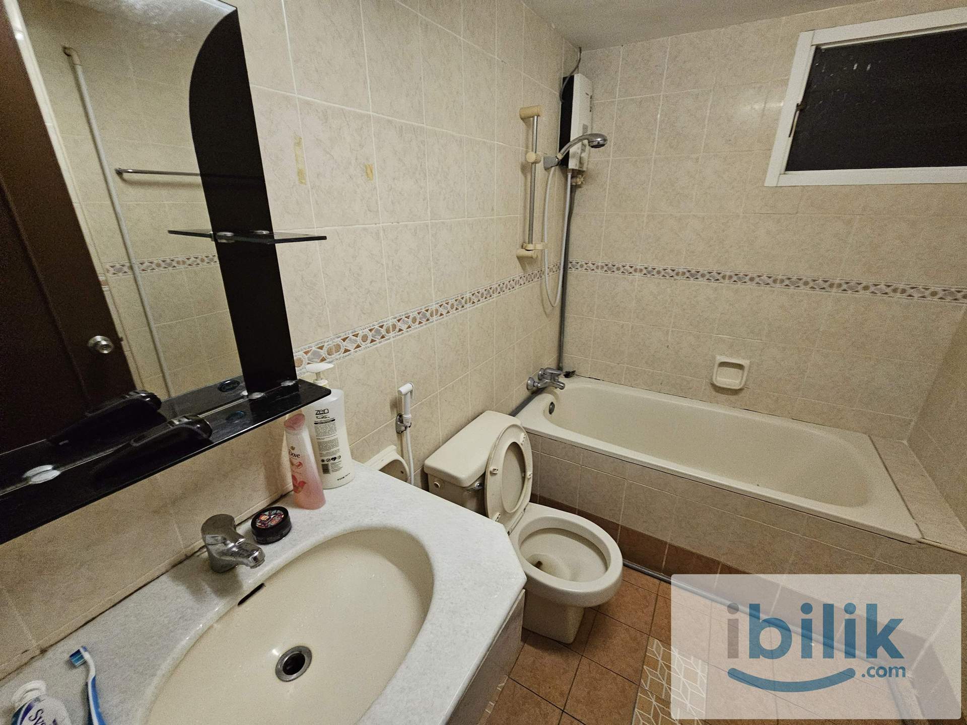 Gurney Park aircond furnish single room included utilities - Image 3