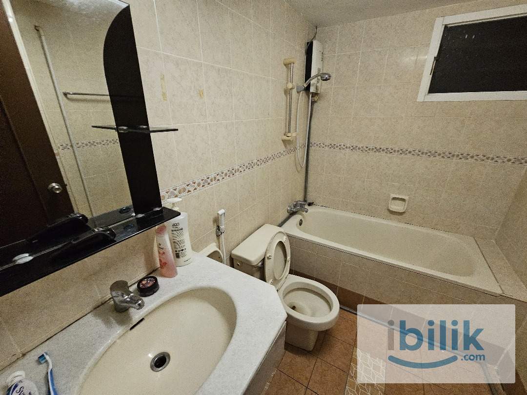 Gurney Park aircond furnish Master room included utilities FEMALE ONLY - Image 5