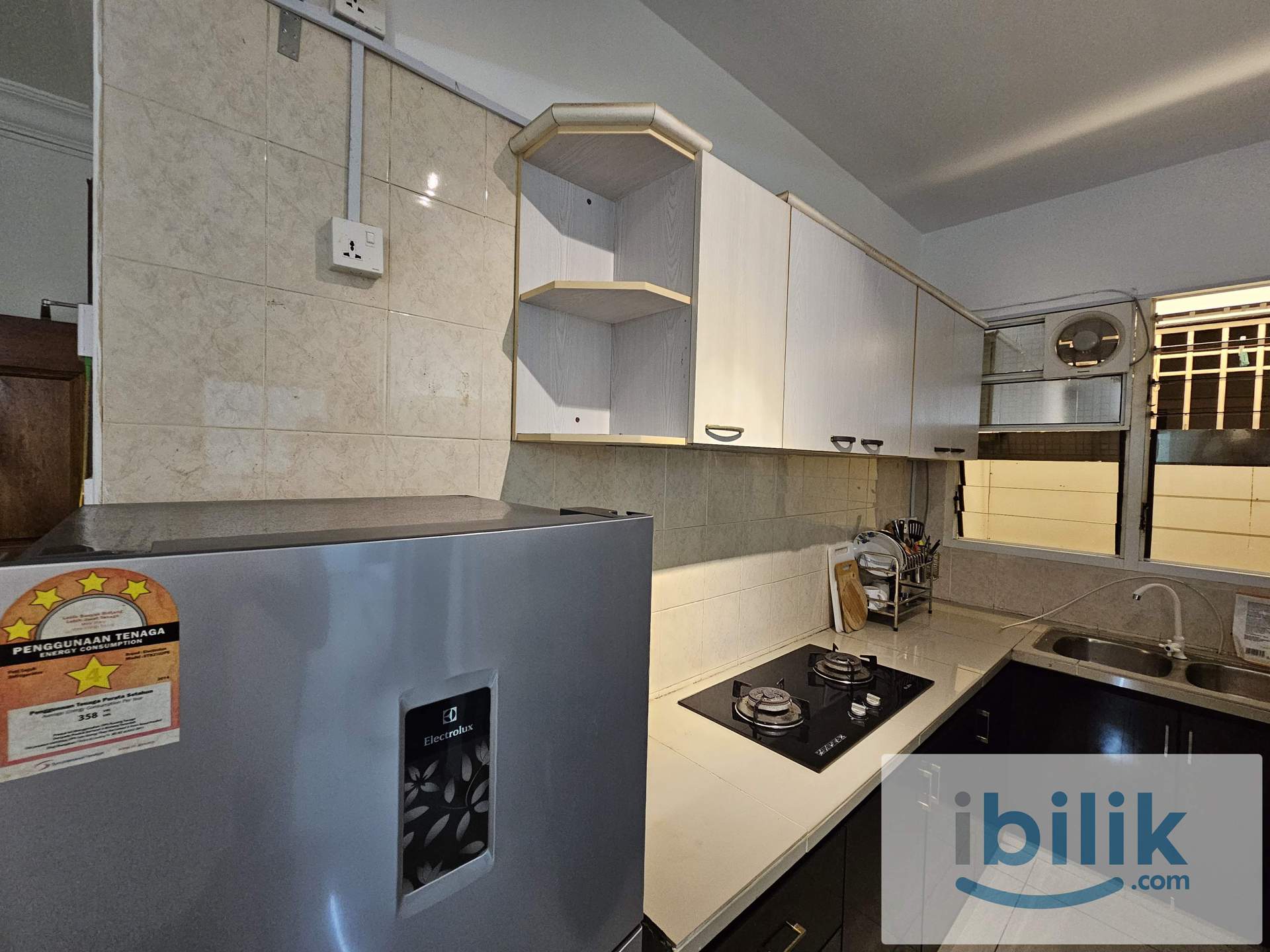 Gurney Park aircond furnish Master room included utilities FEMALE ONLY - Image 4