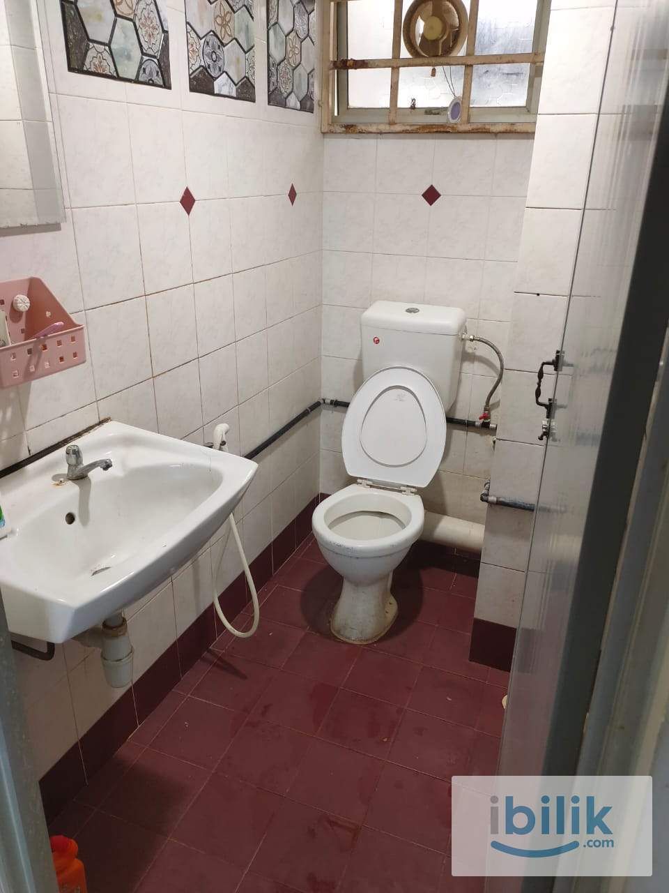 Npark Furnished Middle room Share bathroom included utilities - Image 4