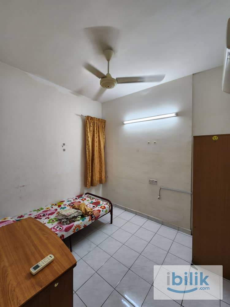 Npark Furnished Middle room Share bathroom included utilities - Image 1