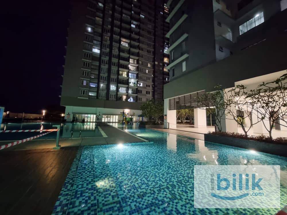 Master bedroom for rent with private bath - Image 3