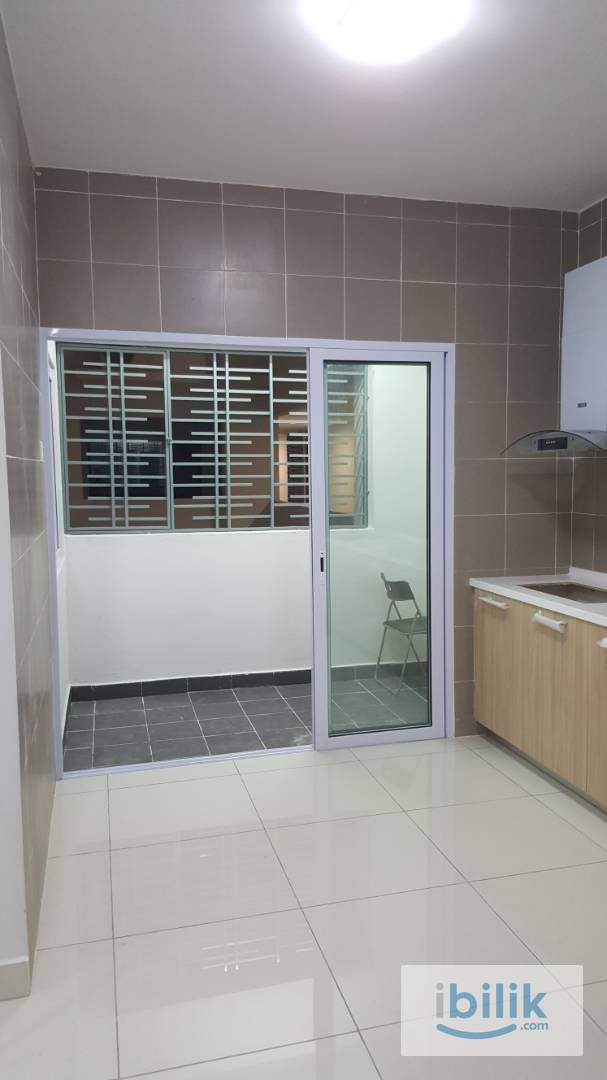 MASTER BEDROOM ( 50% first month before 15 june immediate move in!!!) - Image 6
