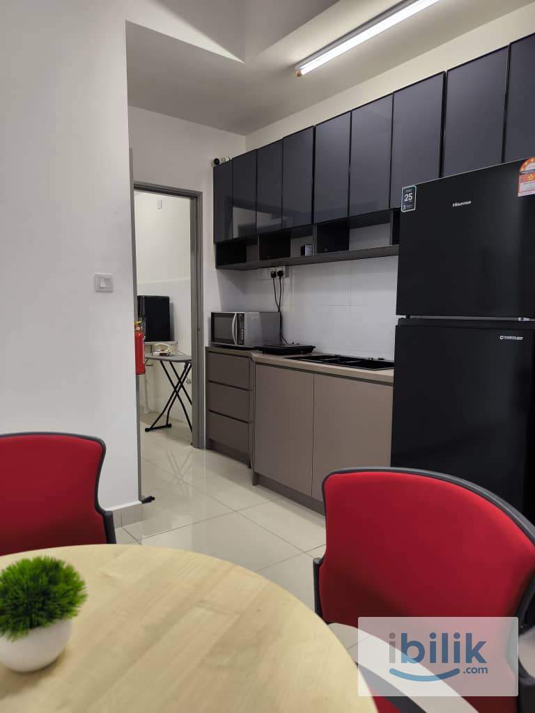Middle Room - Image 5