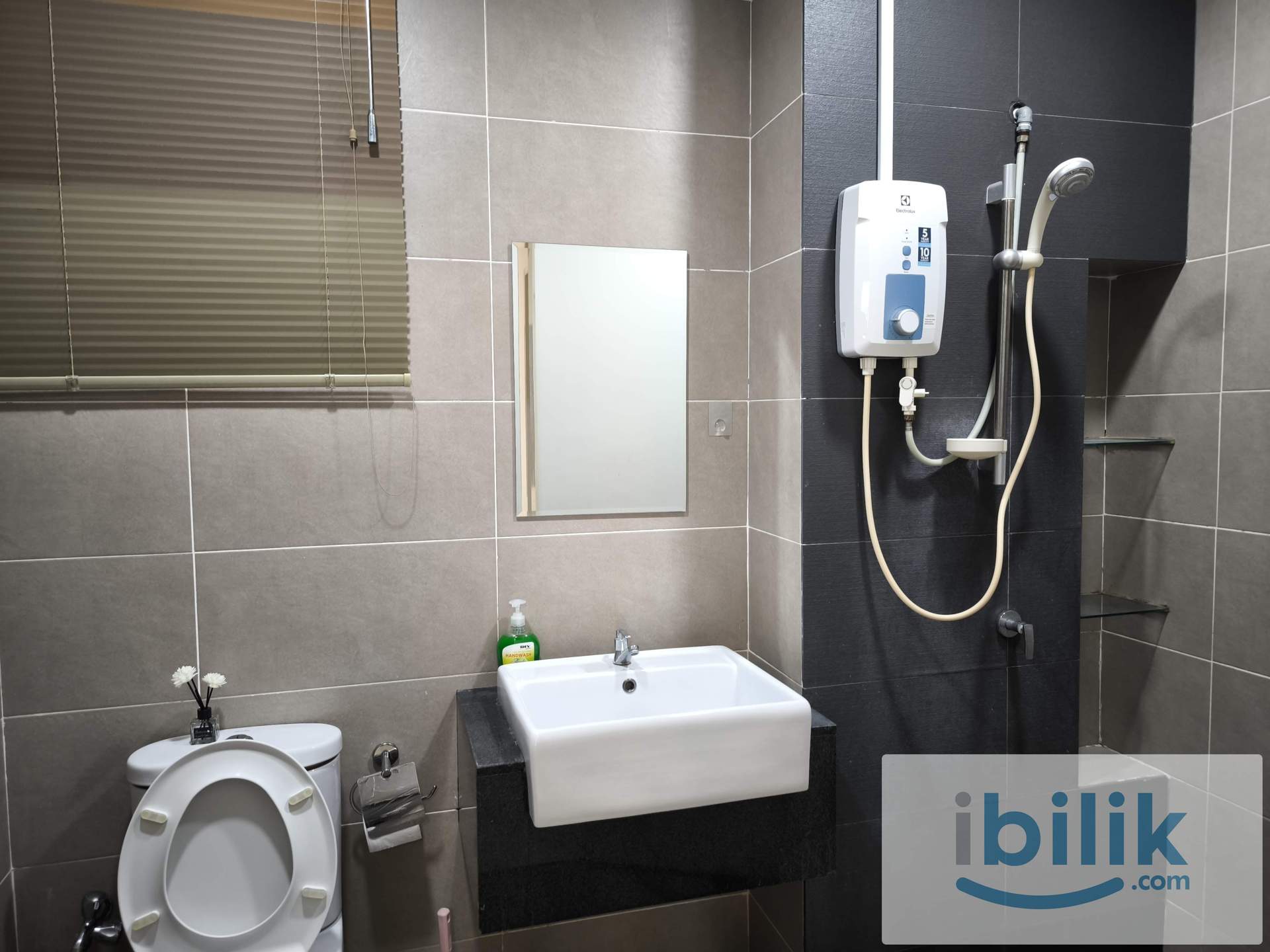 Middle Room You Residence Just Renovated Walk 5 Min Tmn suntex MRT  - Image 4