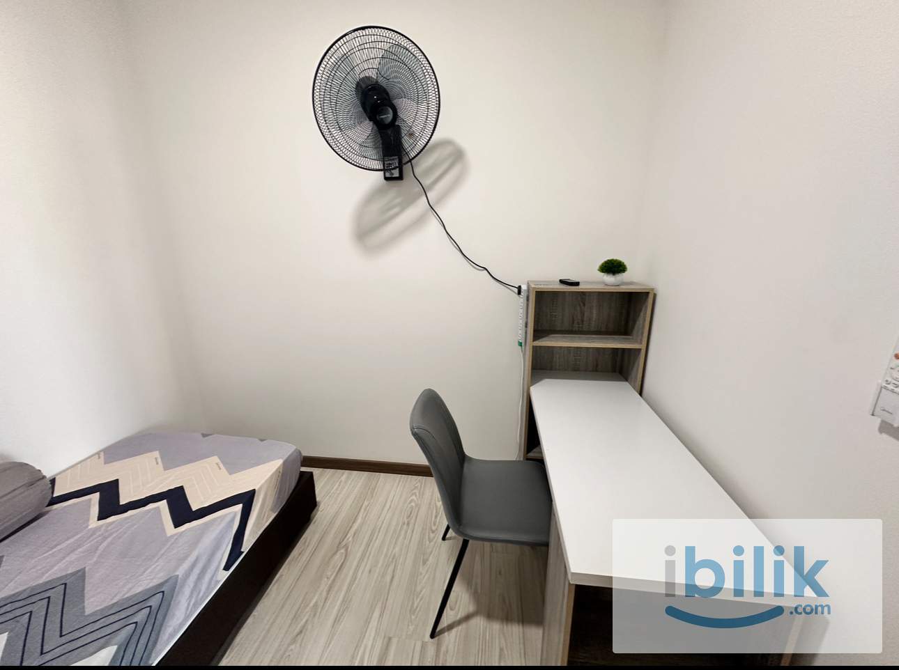 M Oscar Small Room for Rent - Image 2