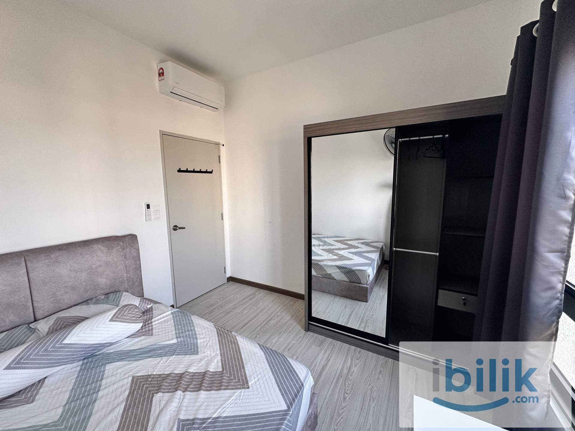 Middle Room at M Oscar Residence, Bandar Baru Sri Petaling - Image 8