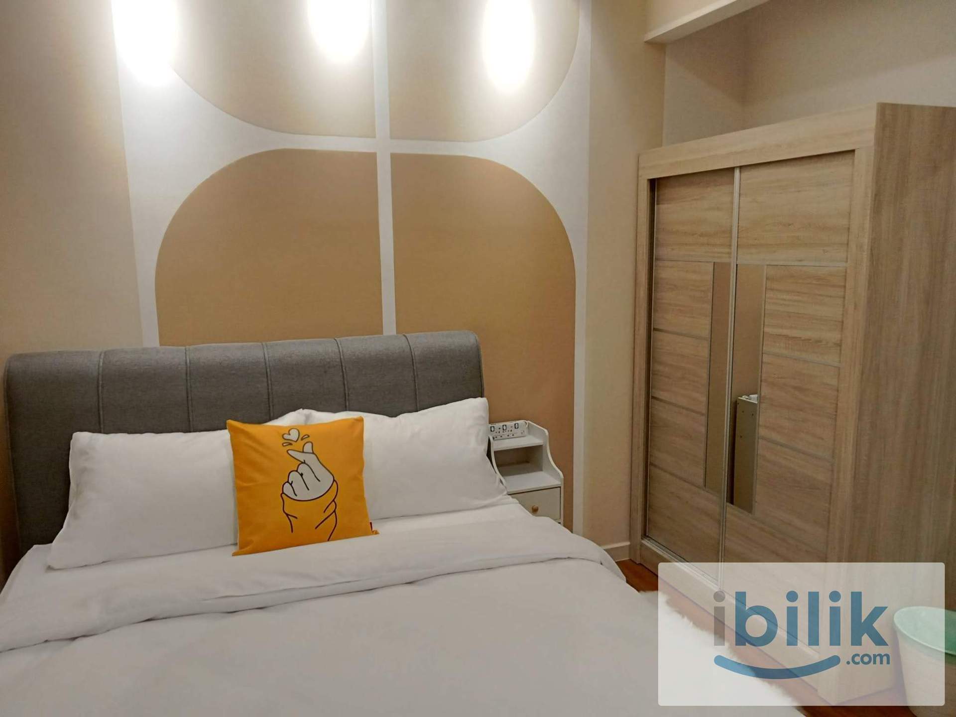 🏡 Clean & Cozy Co-Living Medium Room for Female 🚺 | Near to MRT/LRT Maluri | Fully Furnished - Image 3