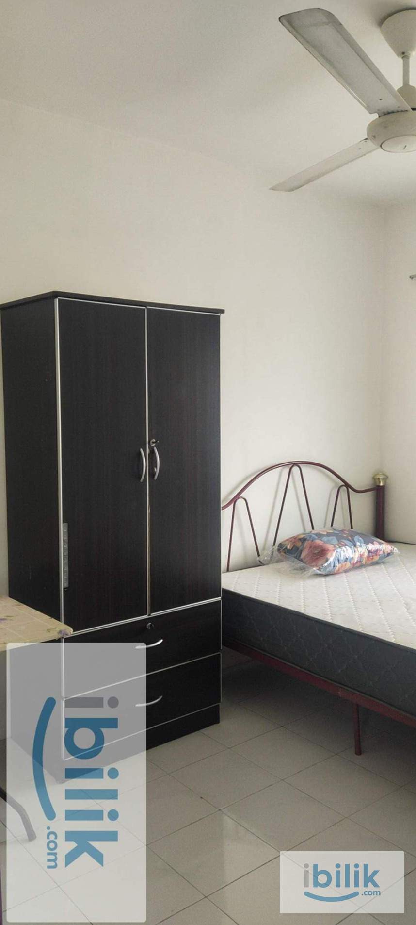 Middle room for rent at Farlim - Image 1