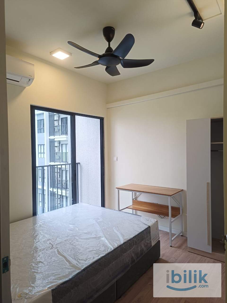 🔥Dian Residence, Seksyen 13 Single Room🔥Fully Furnish NEW Aircond Wardrobe Table Chair Mattress - Image 1