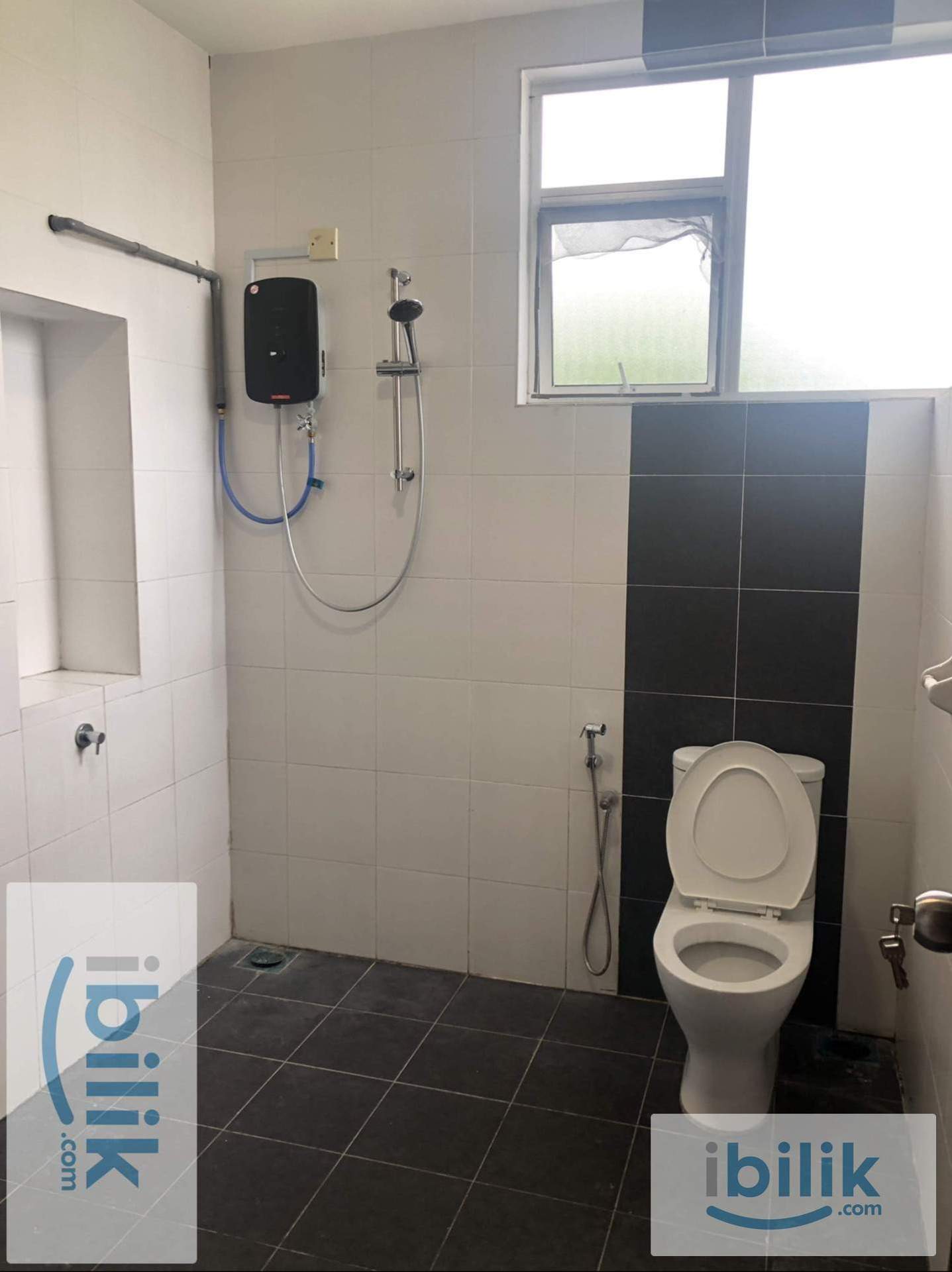 ✨LANDED HOUSE NEAR HELP Uni✅@ SUBANG 2, Newly Renovated, Single Room With Aircond - Image 3