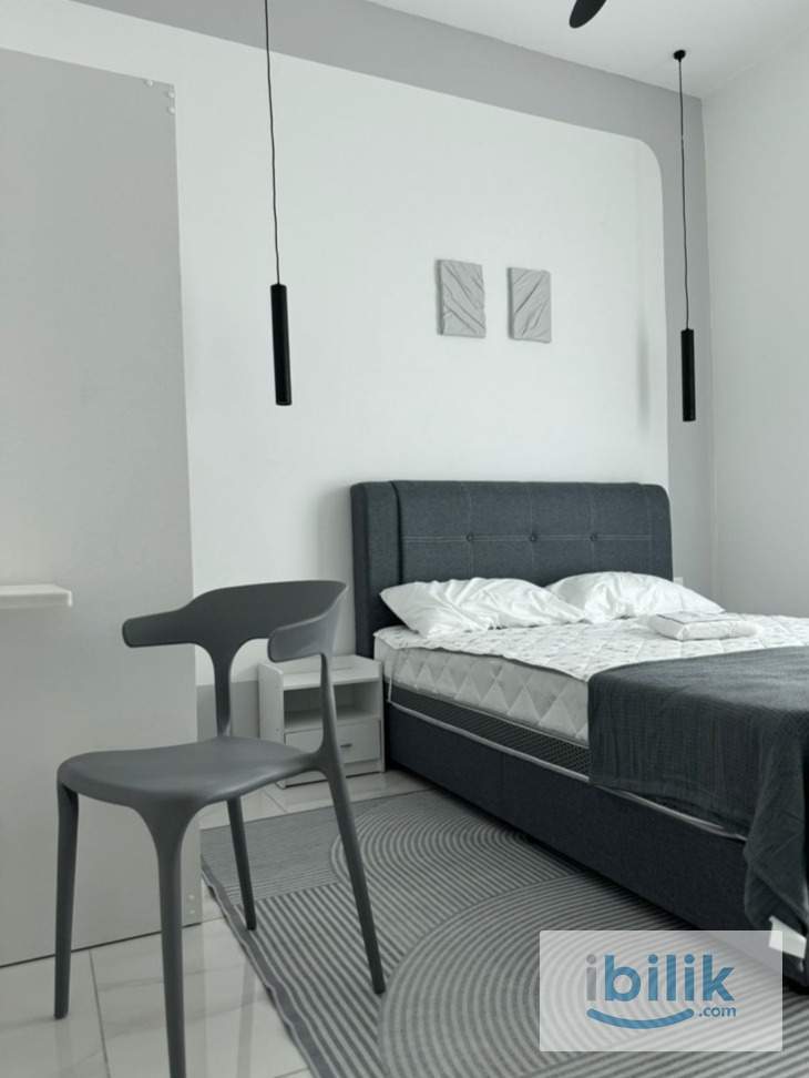 PREMIUM Master Room at Batu Kawan, In Front Design Village, 5 mins to BKIP - Image 4