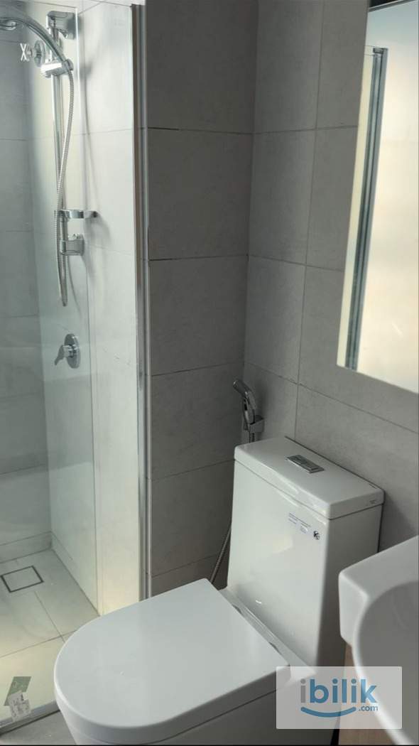 PREMIUM Master Room at Batu Kawan, In Front Design Village, 5 mins to BKIP - Image 5