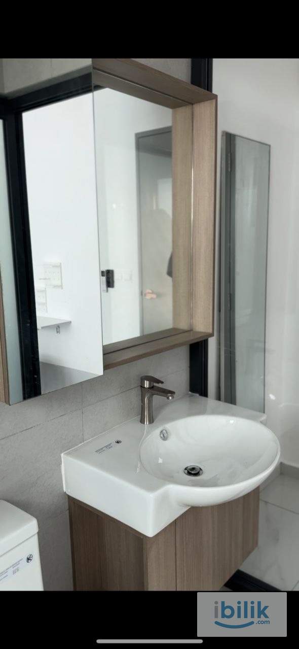 PREMIUM Master Room at Batu Kawan, In Front Design Village, 5 mins to BKIP - Image 8
