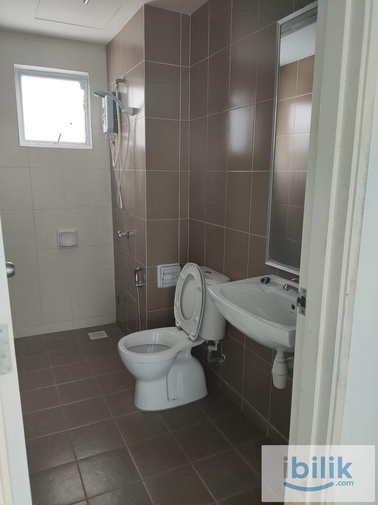 Room for rent - Image 2