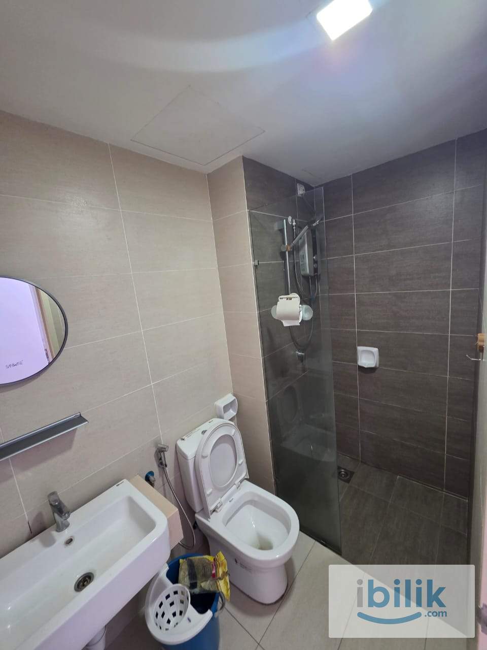 All room - Image 6