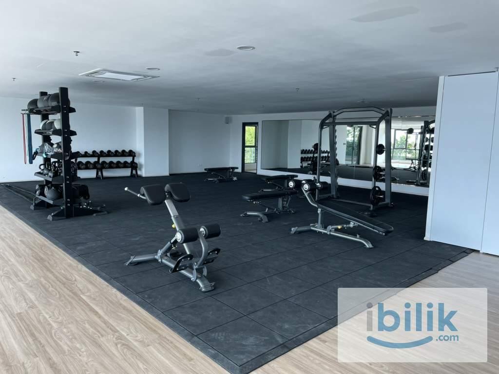 Cozy Junior Master Room at Sinaran Residences, Bandar Cassia - Image 2