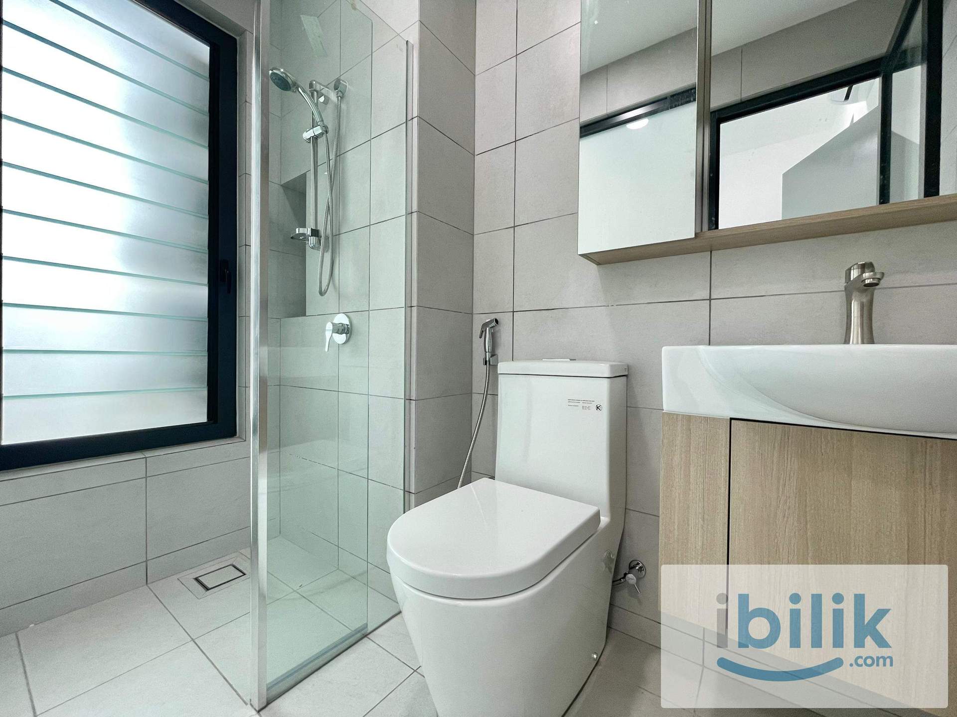 Cozy Junior Master Room at Sinaran Residences, Bandar Cassia - Image 8